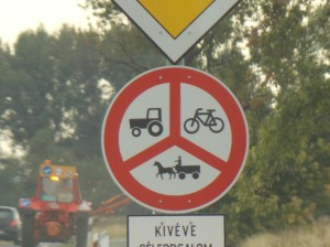 HU: Paard en kar niet toegestaan / Horse and cart not allowed