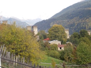 Mestia: typische Svaneti torens : typical Svaneti towers