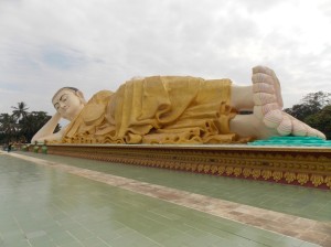 Bago: grootste liggende Boeddha (93 meter) / biggest reclining Buddha (93 meters)