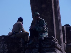 Prasat Preah Vihear: soldaat en politieman / soldier and policeman