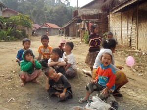 Luang Prabang: kinderen in het dorp / village children