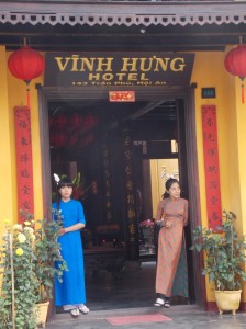 Hoi An: traditionele klederdracht / traditional clothing