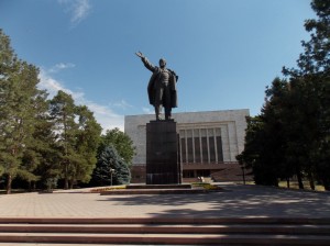 Bishkek : standbeeld van Lenin / Lenin statue